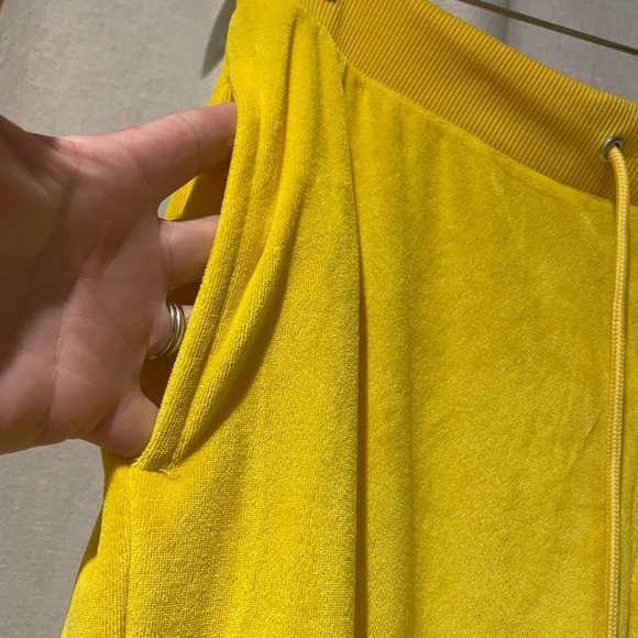 YELLOW VELVET Jogging suit.  Woman, Size Medium.  Soft and stretchy.  So comfy! - Picture 7 of 16